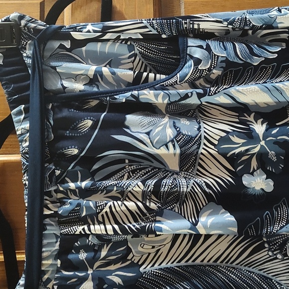 Casual pants size large - Picture 2 of 3